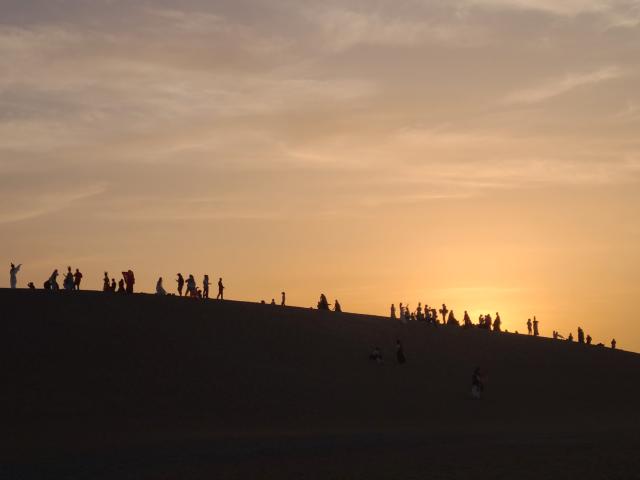 鸣沙山，剪影.jpg